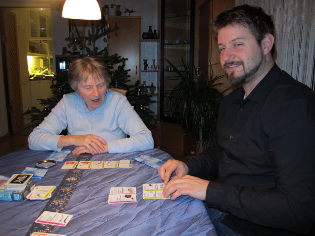Oma und Markus im Haus meiner Eltern (26. Dez.)