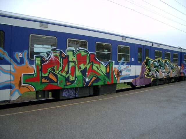 7020 028 als Zug 21008 in der Haltestelle Tulln Stadt (3. Juni)