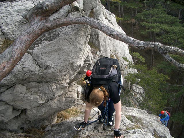 Mödlinger Klettersteig: Daniela und Yasmin auf der Rampe