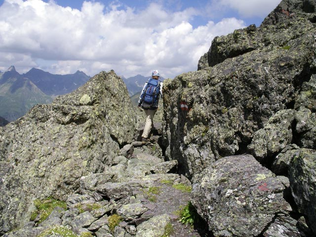 Daniela beim Zustieg zum Flimspitz-Klettersteig