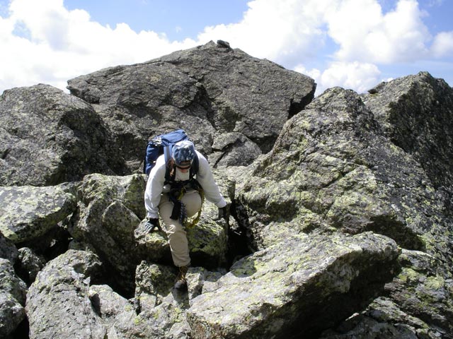 Daniela beim Zustieg zum Flimspitz-Klettersteig