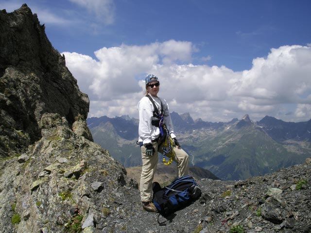 Daniela beim Zustieg zum Flimspitz-Klettersteig