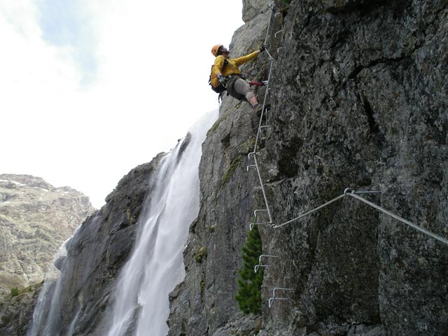Anton Renk-Klettersteig: Axel am zweiten Pfeiler