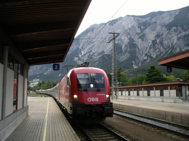 1116 167-6 mit ÖBB-EC 161 bei der Einfahrt im Bahnhof Ötztal