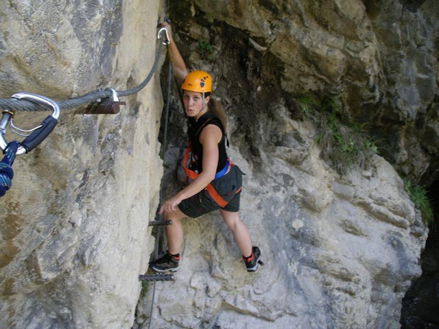 ÖTK-Klettersteig: Theresa bei der zweiten Brücke (7. Juli)