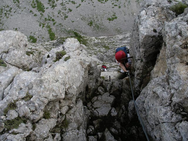 Winkelturm-Klettersteig: Irmgard und Daniela in der Schlüsselstelle (8. Juli)