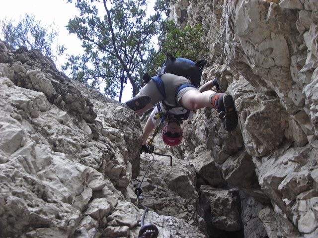 Fennberg-Klettersteig: Daniela in der Schlüsselstelle