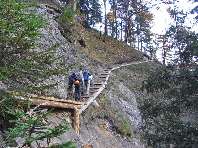 Erich und Daniela am Güttlersteig zwischen Anton-Karg-Haus und Kufsteiner Klettersteig (11. Okt.)