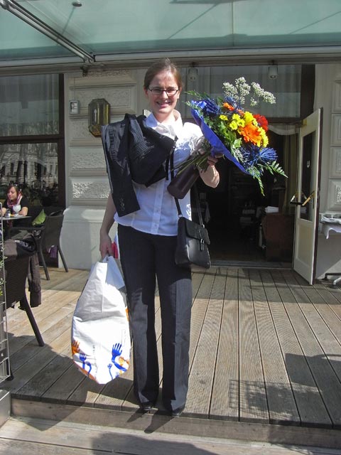 Katrin beim Café Landtmann