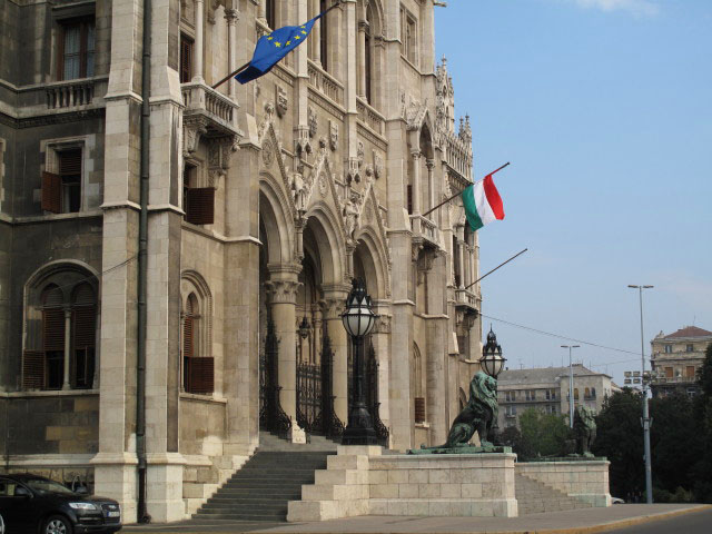 Parlamentsgebäude (13. Sept.)