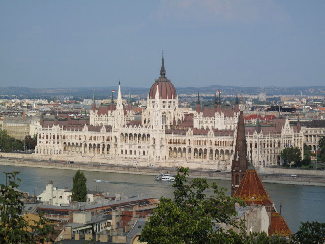 Parlamentsgebäude (13. Sept.)