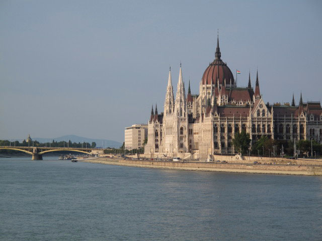 Parlamentsgebäude (13. Sept.)