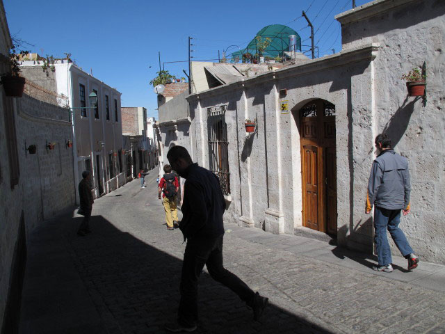 Harald, Valentin, Norbert und Roland in der Barrio de San L&aacute;zaro in Arequipa (5. Juli)