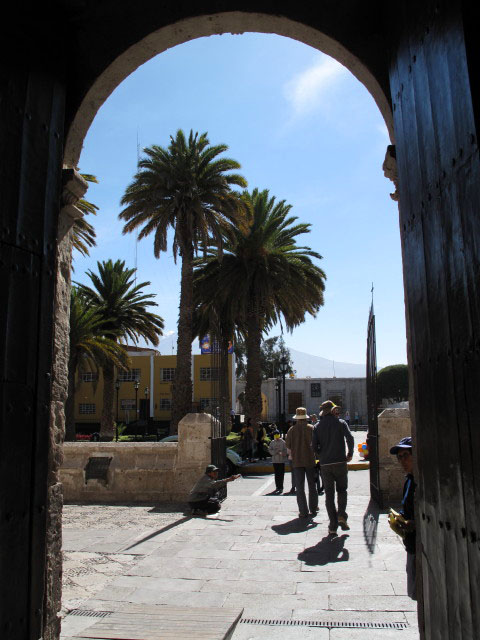 Harald und Roland am Plaza de Yanahuara in Arequipa (7. Juli)