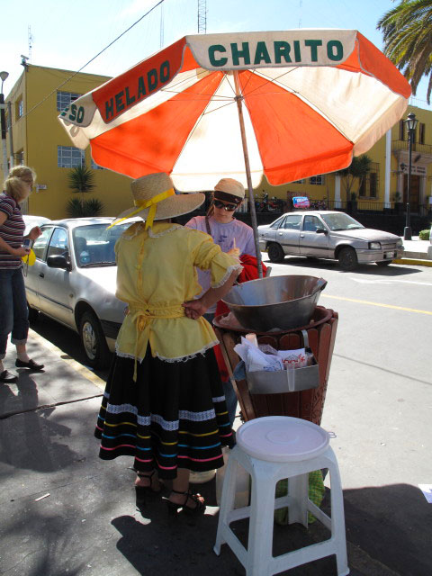 Daniela am Plaza de Yanahuara in Arequipa (7. Juli)