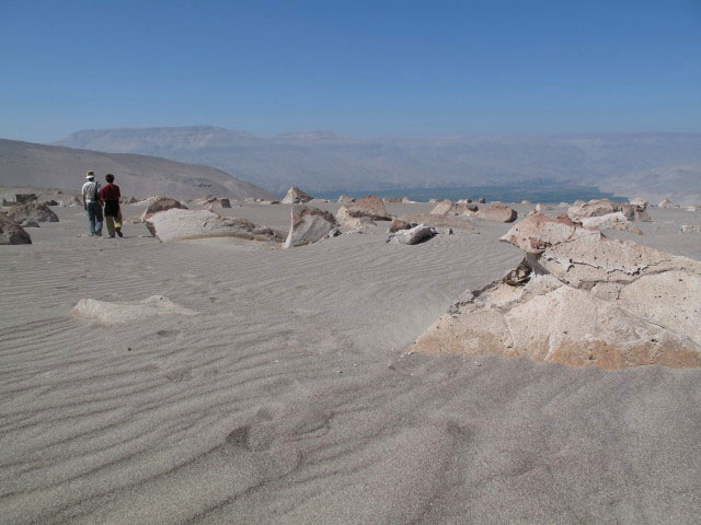 Harald und Valentin in den Petroglifos de Toro Muerto (8. Juli)