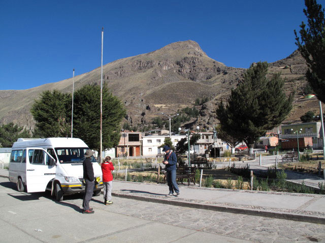 Norbert, Daniela und Roland auf der Plaza de Armas in Tuti, 3.790 m (10. Juli)
