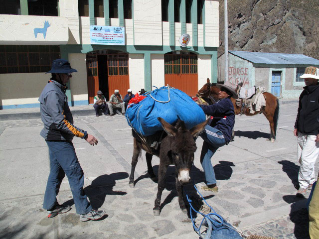 Roland und Harald auf der Plaza de Armas in Tuti, 3.790 m (10. Juli)