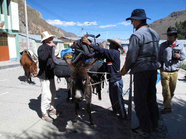 Harald, Roland und Valentin auf der Plaza de Armas in Tuti, 3.790 m (10. Juli)