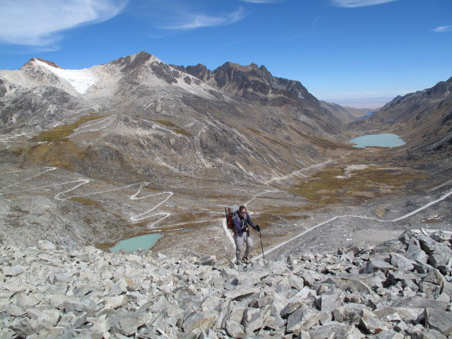 Daniela zwischen Laguna Janq'u Quta und Cerro Wila Lluxita (26. Juli)