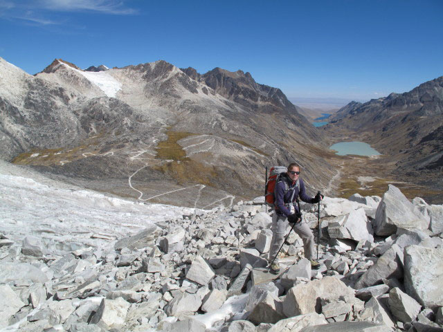 Daniela zwischen Laguna Janq'u Quta und Cerro Wila Lluxita (26. Juli)