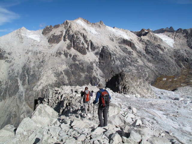 Daniela und Norbert zwischen Cerro Wila Lluxita und Laguna Janq'u Quta (26. Juli)