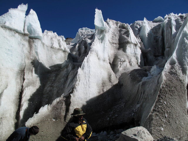 Roland und ? am Fu&szlig; des Huayna Potosi (30. Juli)