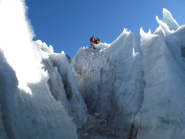 Daniela, Norbert und ? am Fu&szlig; des Huayna Potosi (30. Juli)