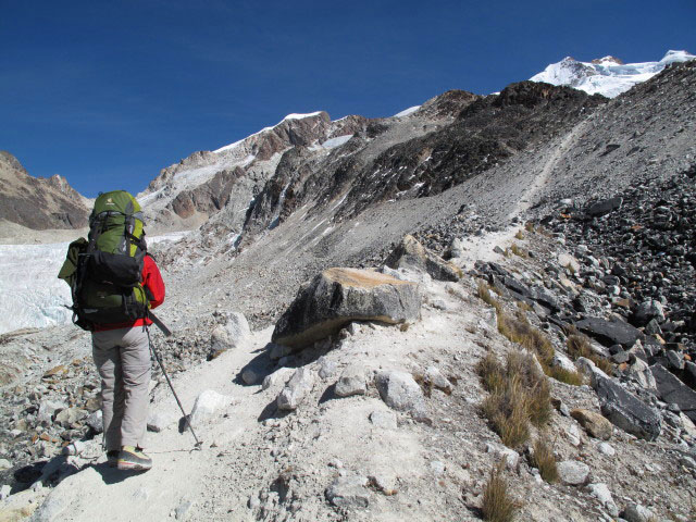 Daniela zwischen Refugio Jank'u Khunu Uta und Refugio Campo Alto Roca (31. Juli)