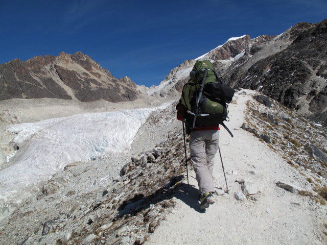 Daniela zwischen Refugio Jank'u Khunu Uta und Refugio Campo Alto Roca (31. Juli)