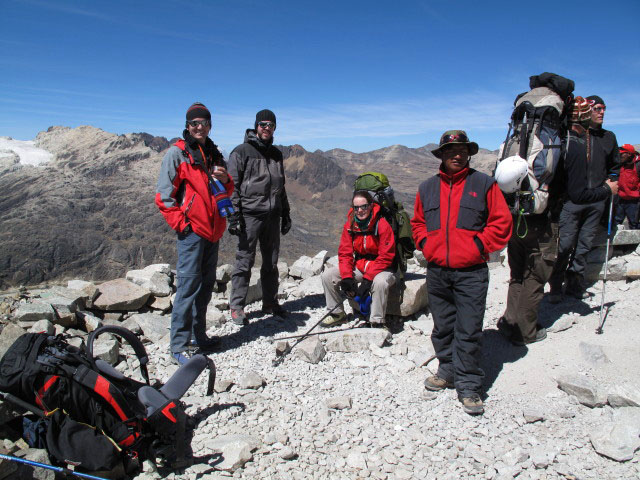 Roland, Norbert, Daniela und ? beim Refugio Campo Alto Roca, 5.130 m (31. Juli)
