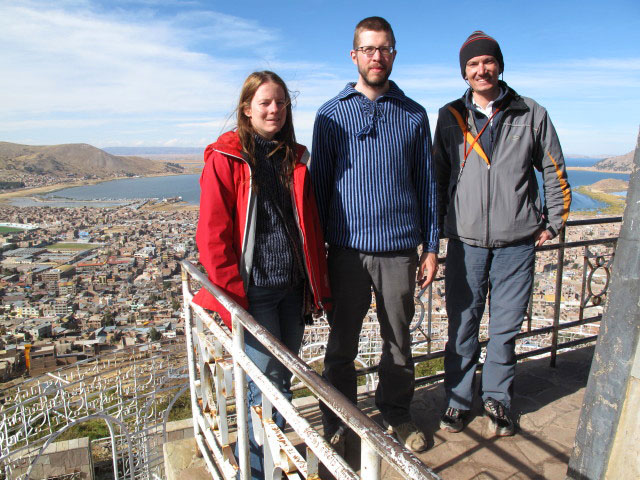 Daniela, Norbert und Roland am Mirador Kuntur Wasi in Puno (2. Aug.)
