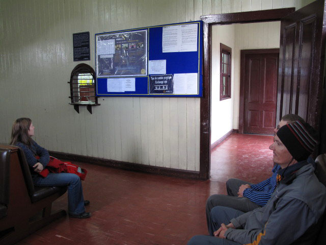 Daniela, Norbert und Roland in der Estacion de Ferrocarril de Puno, 3.828 m (2. Aug.)
