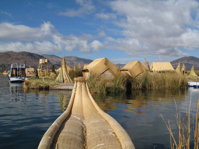 schwimmende Insel der Urus am Lago Titicaca, 3.810 m (3. Aug.)