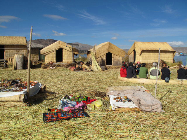 schwimmende Insel der Urus am Lago Titicaca, 3.810 m (3. Aug.)