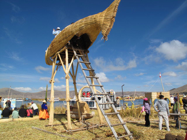 schwimmende Insel der Urus am Lago Titicaca, 3.810 m (3. Aug.)