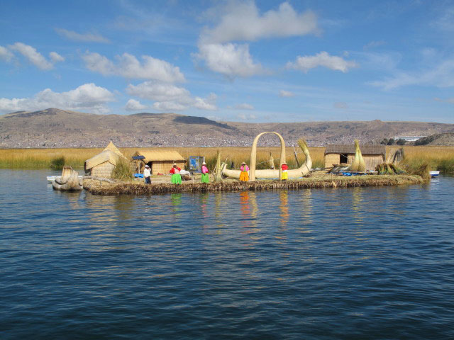 schwimmende Insel der Urus am Lago Titicaca, 3.810 m (3. Aug.)
