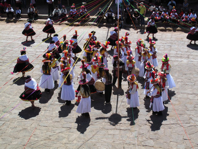 Fiesta de Santiago auf der Isla Taquile im Lago Titicaca, 3.950 m (3. Aug.)