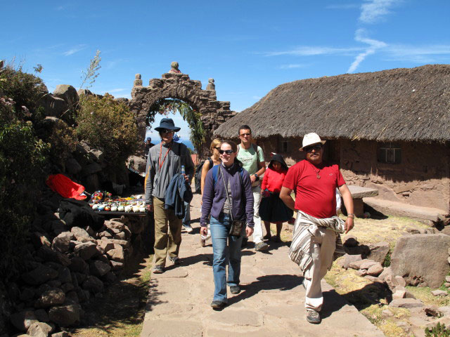 Roland und Daniela auf der Isla Taquile im Lago Titicaca (3. Aug.)
