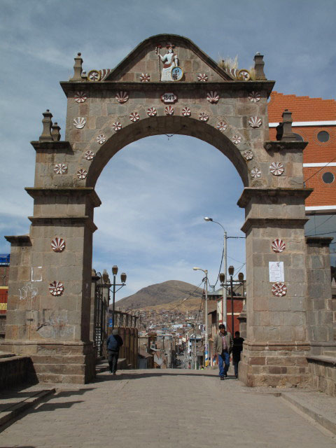 Arco Deustua in Puno (4. Aug.)
