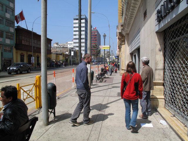 Norbert, Daniela und Harald in der Calle Emancipacion in Lima (5. Aug.)