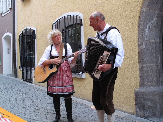 'Die Almenflitzer' beim Kn&ouml;delfest in der Altstadt, 948 m