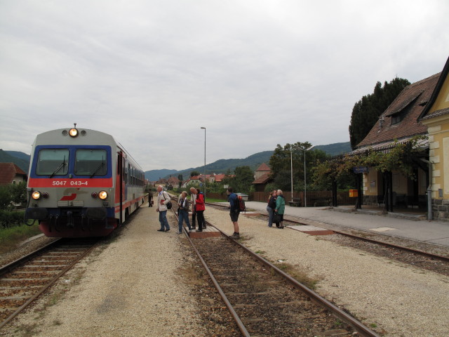 5047 043-4 als R 6139 im Bahnhof Wei&szlig;enkirchen in der Wachau (18. Sep.)