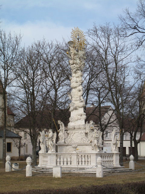 Dreifaltigkeitssäule in Laa an der Thaya, 183 m