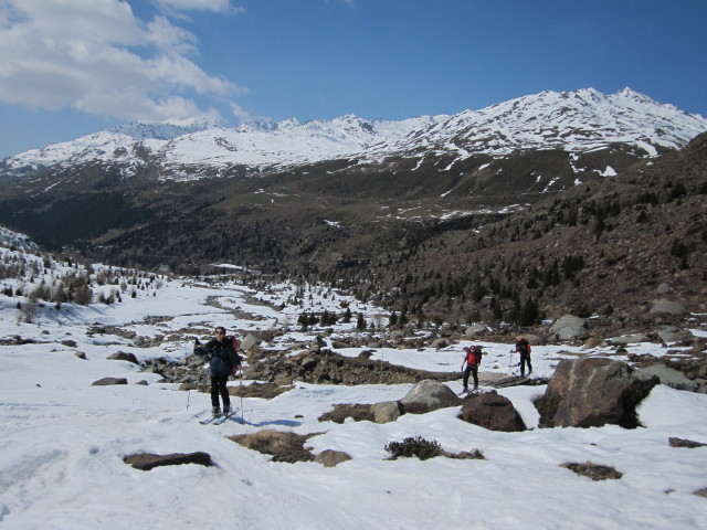 Eva, Christoph und Gudrun zwischen T. Cedèc und Refugio Cesare Branca (17. Apr.)