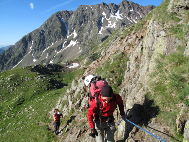 Gudrun und Christoph auf Weg 2B zwischen Grünangerjoch und Pfandlspitz (3. Juli)