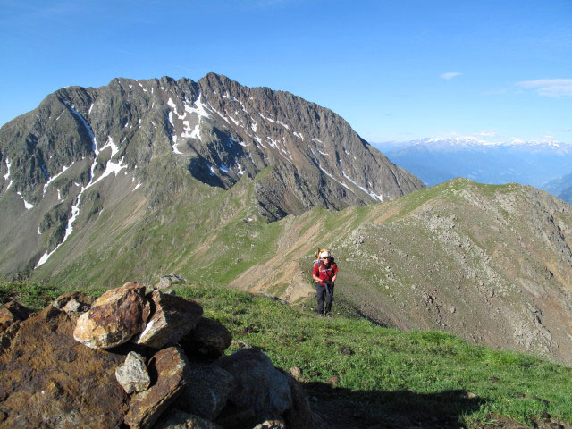 Gudrun auf Weg 2B zwischen Grünangerjoch und Pfandlspitz (3. Juli)