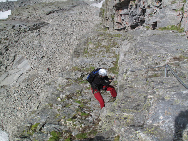 Säuleck-Klettersteig: Manuela zwischen erster und zweiter Wand (9. Juli)