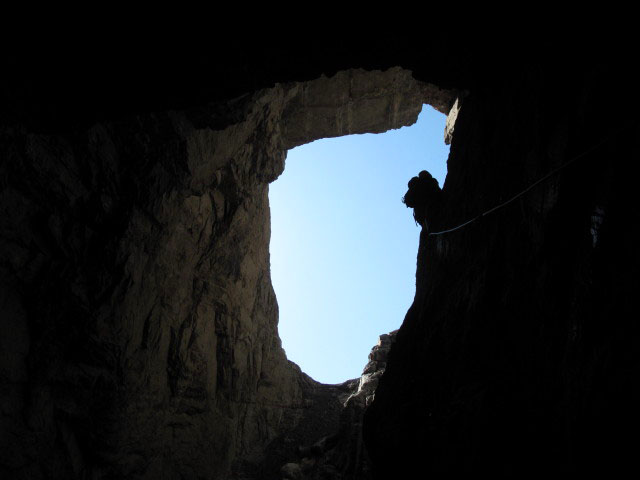Leukerbad-Klettersteig: Axel in der Höhle