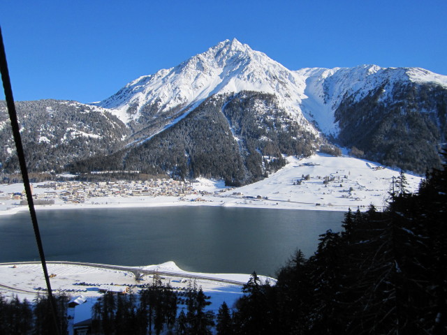 Reschensee von der Kabinenbahn Piz-Schöneben aus